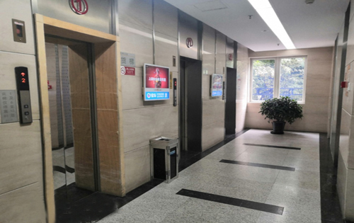 鸿运大厦电梯